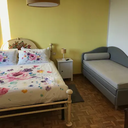 La Ghirlanda Nocleg ze śniadaniem *